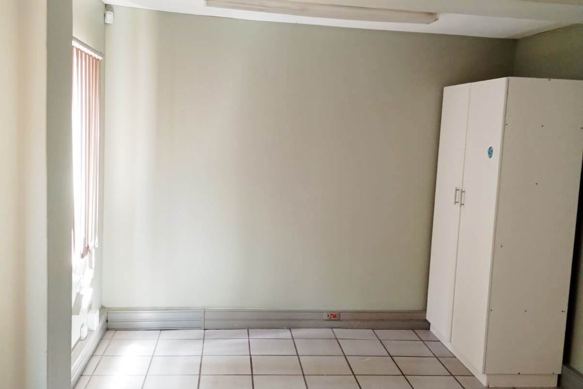 CENTRAL STUDIO / BACHELOR APARTMENT FOR RENT - Photo 2