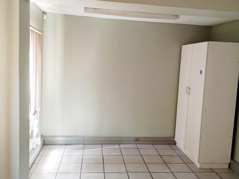 CENTRAL STUDIO / BACHELOR APARTMENT FOR RENT - Photo 2