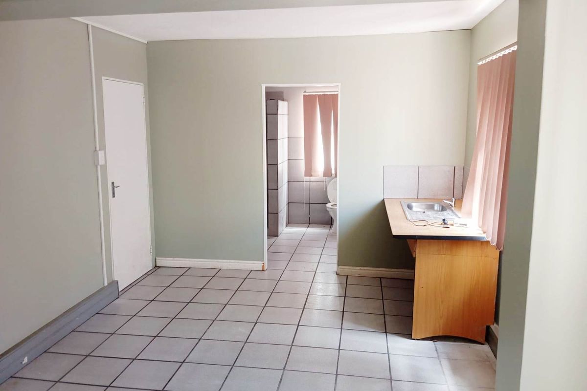 CENTRAL STUDIO / BACHELOR APARTMENT FOR RENT - Photo 3