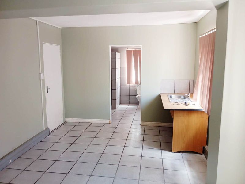CENTRAL STUDIO / BACHELOR APARTMENT FOR RENT - Photo 3