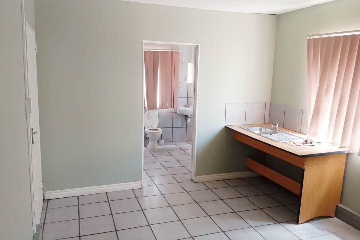 CENTRAL STUDIO / BACHELOR APARTMENT FOR RENT - Photo 4