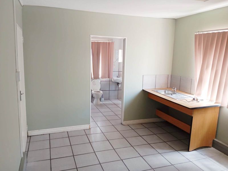CENTRAL STUDIO / BACHELOR APARTMENT FOR RENT - Photo 4