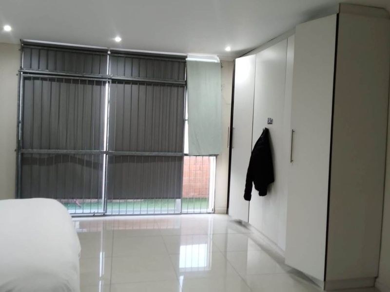 RICHMOND HILL 1 BED 1 BATH APARTMENT WITH PARKING FOR SALE - Photo 8