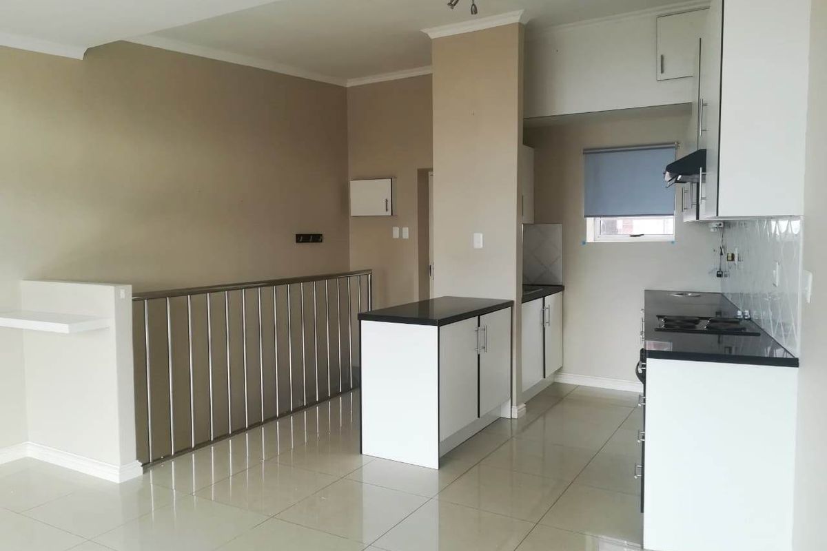 RICHMOND HILL 1 BED 1 BATH APARTMENT WITH PARKING FOR SALE - Photo 2