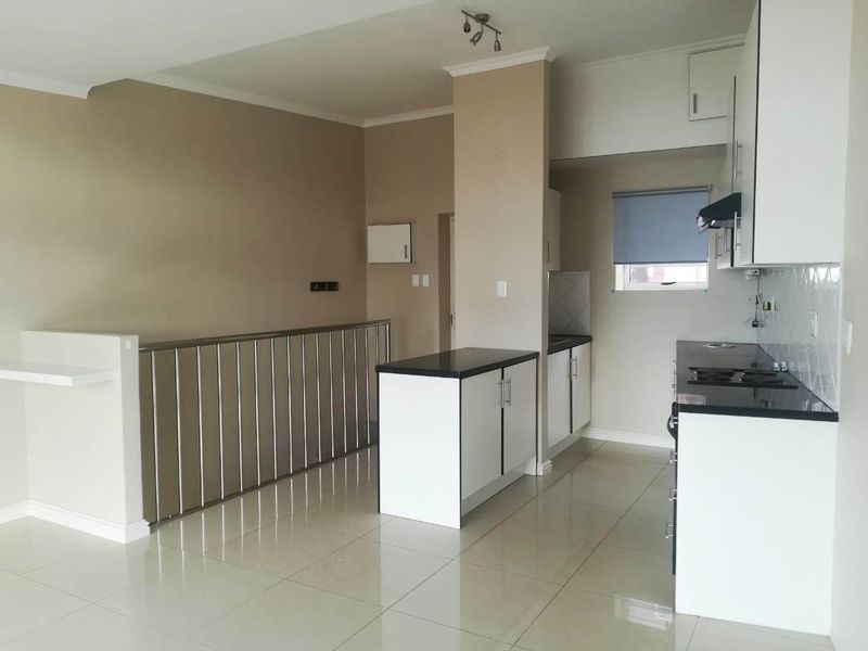 RICHMOND HILL 1 BED 1 BATH APARTMENT WITH PARKING FOR SALE - Photo 2