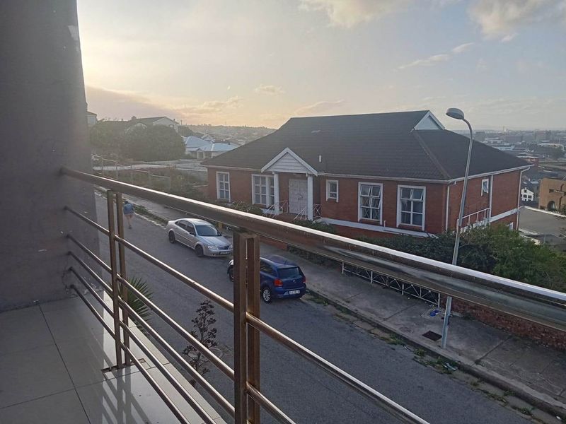 RICHMOND HILL 1 BED 1 BATH APARTMENT WITH PARKING FOR SALE - Photo 5