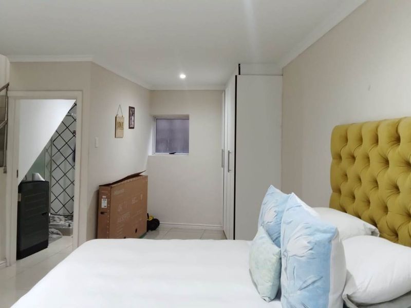 RICHMOND HILL 1 BED 1 BATH APARTMENT WITH PARKING FOR SALE - Photo 9