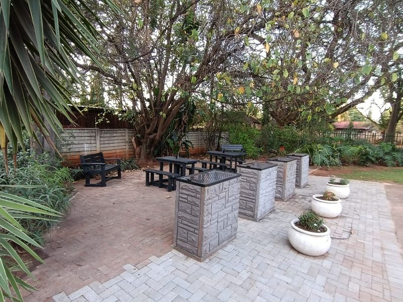 Bachelor Flat To Rent - Photo 10