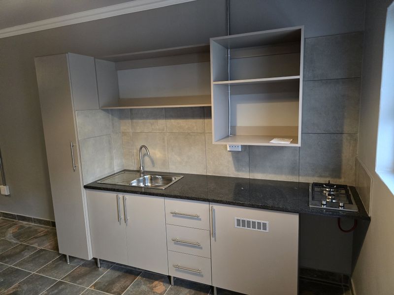 Bachelor Flat To Rent - Photo 7