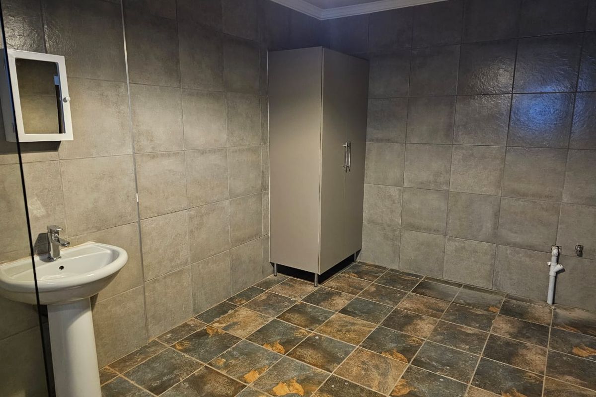 Bachelor Flat To Rent - Photo 5