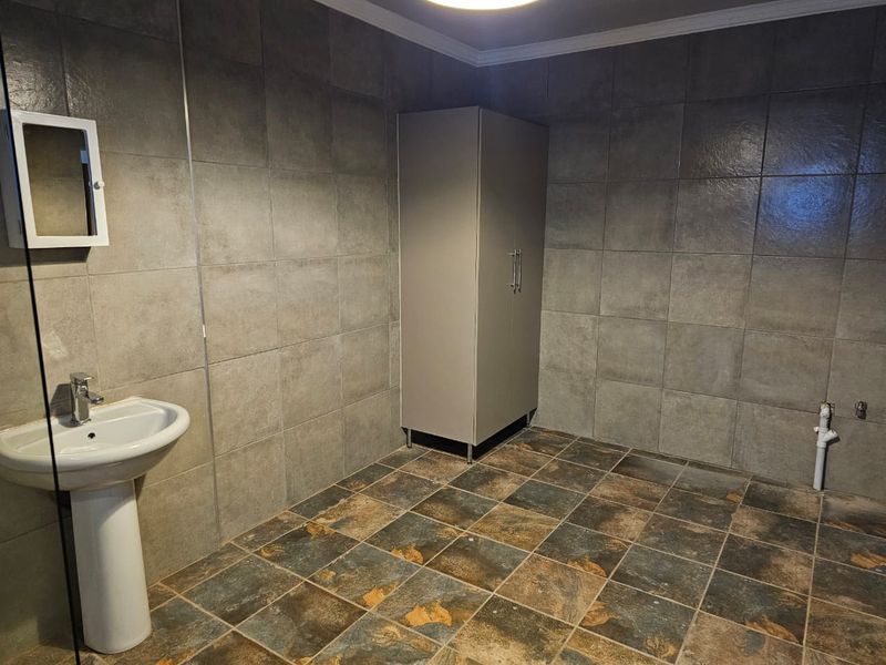 Bachelor Flat To Rent - Photo 5