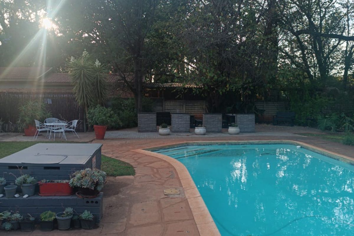 Bachelor Flat To Rent - Photo 2