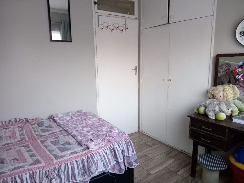 4 Bedroom House For Sale in Dalpark Proper - Photo 8