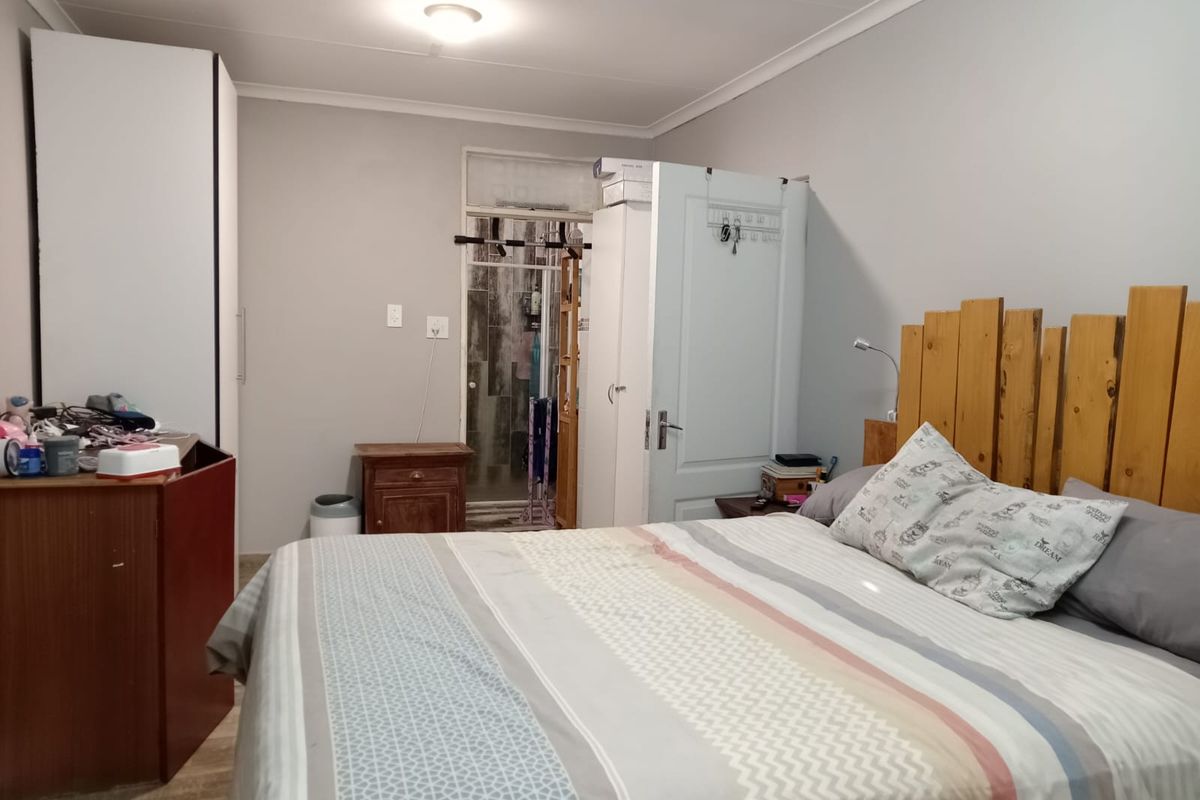 4 Bedroom House For Sale in Dalpark Proper - Photo 5