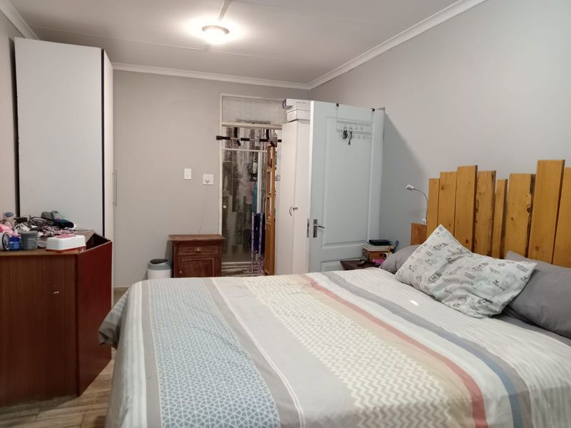 4 Bedroom House For Sale in Dalpark Proper - Photo 5