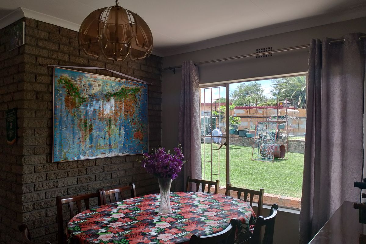 4 Bedroom House For Sale in Dalpark Proper - Photo 4