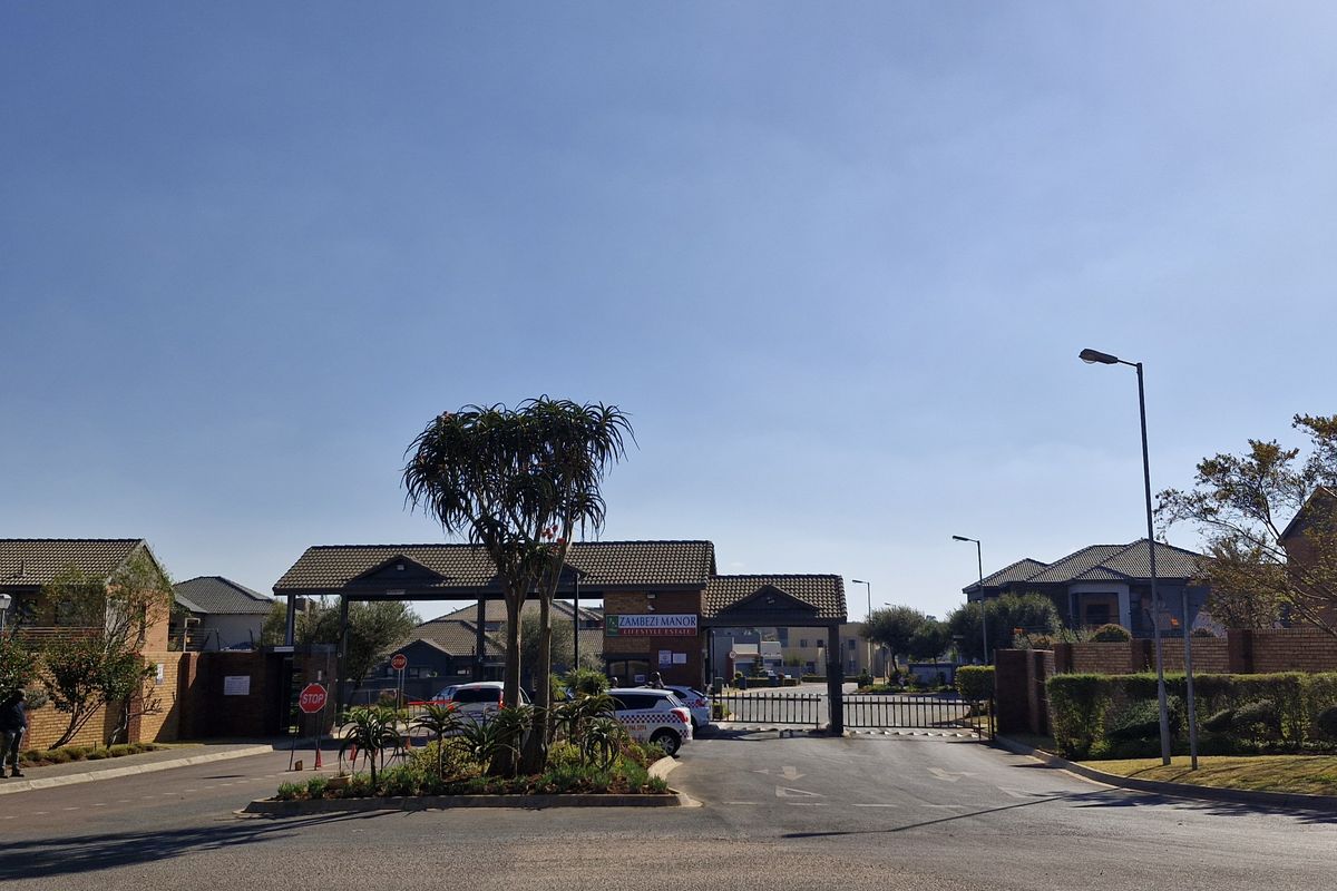 Modern 3-Bedroom Duplex for Sale in Zambezi Manor – R1 800 000 - Photo 2
