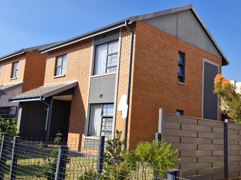 Modern 3-Bedroom Duplex for Sale in Zambezi Manor – R1 800 000 - Photo 6