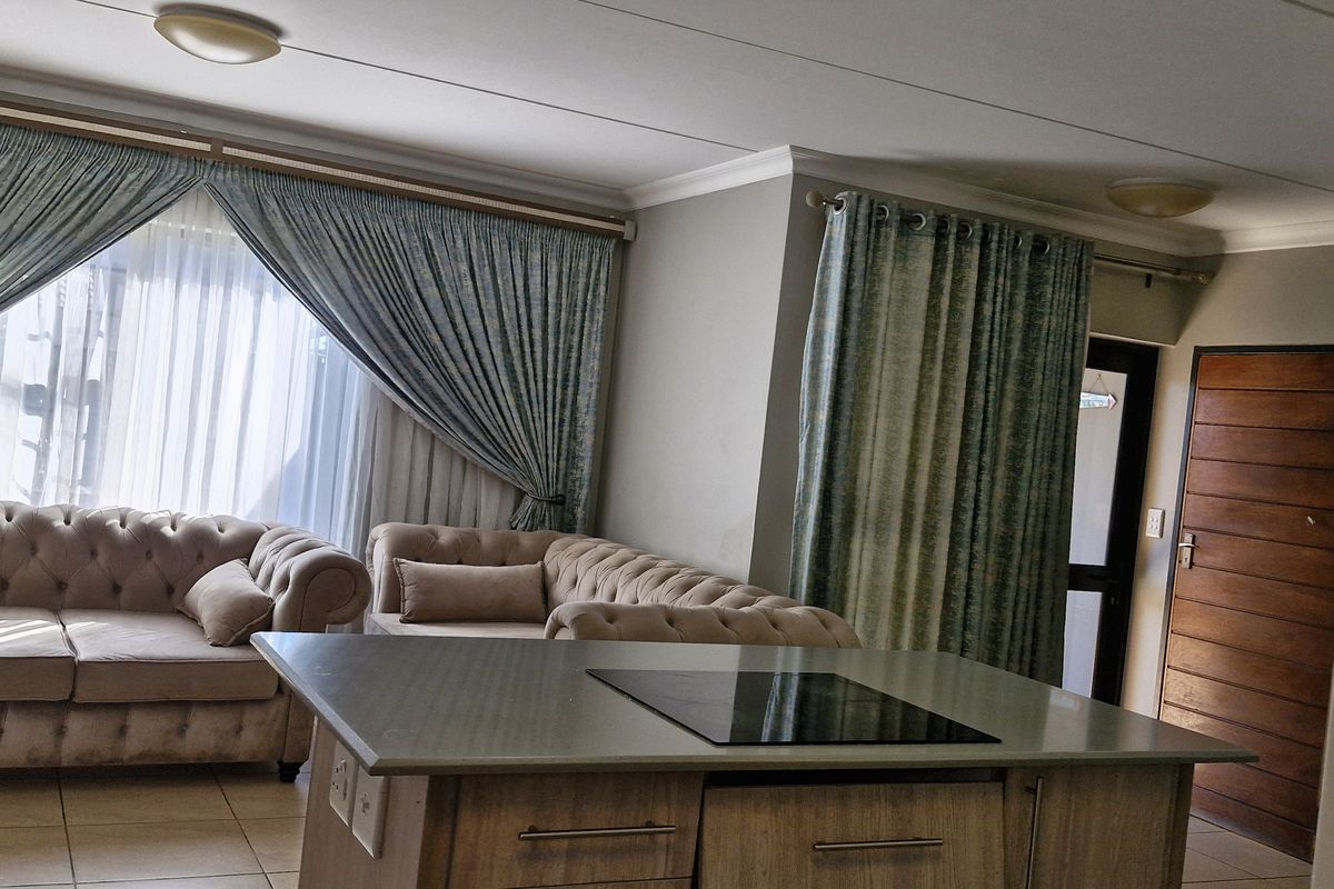 Modern 3-Bedroom Duplex for Sale in Zambezi Manor – R1 800 000 - Photo 4