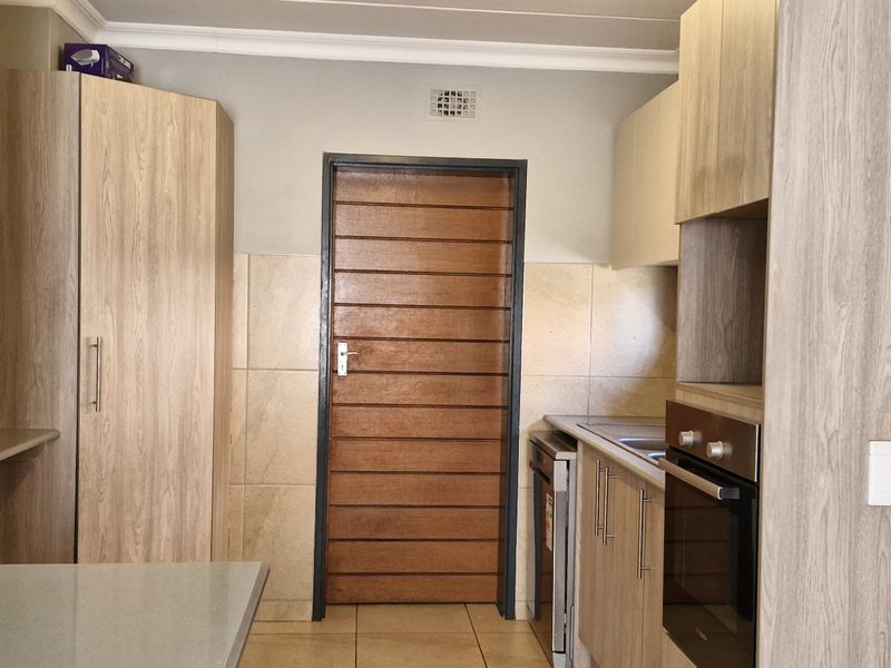 Modern 3-Bedroom Duplex for Sale in Zambezi Manor – R1 800 000 - Photo 10