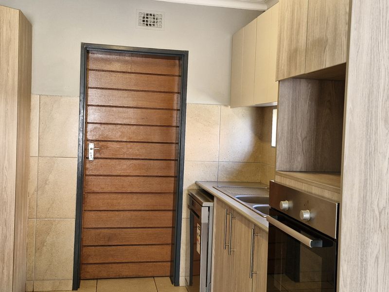 Modern 3-Bedroom Duplex for Sale in Zambezi Manor – R1 800 000 - Photo 9