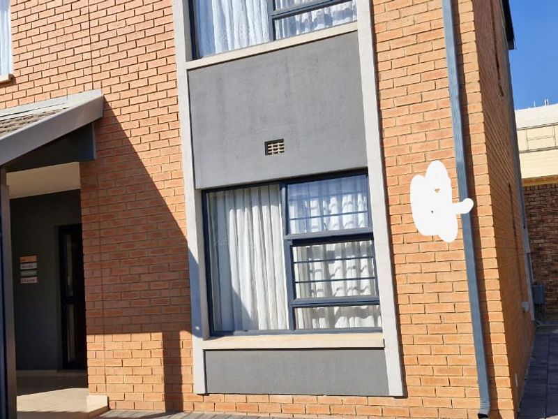 Modern 3-Bedroom Duplex for Sale in Zambezi Manor – R1 800 000 - Photo 8