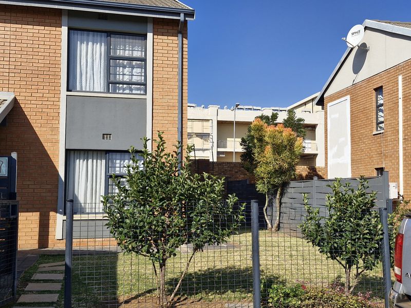 Modern 3-Bedroom Duplex for Sale in Zambezi Manor – R1 800 000 - Photo 7