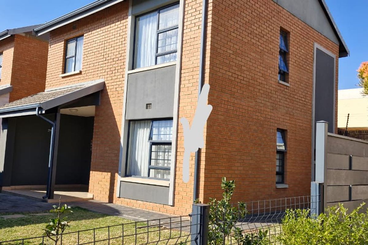 Modern 3-Bedroom Duplex for Sale in Zambezi Manor – R1 800 000 - Photo 5