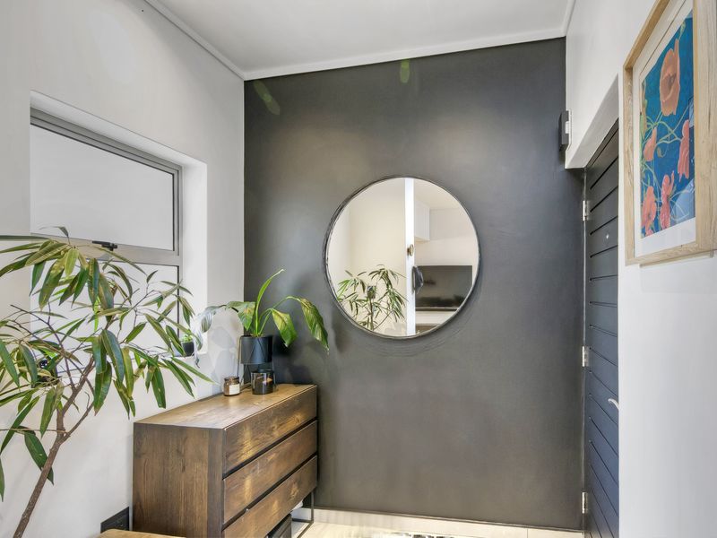 MORNINGSIDES RARE GEM  - WOW WOW -  2 BED - Photo 3