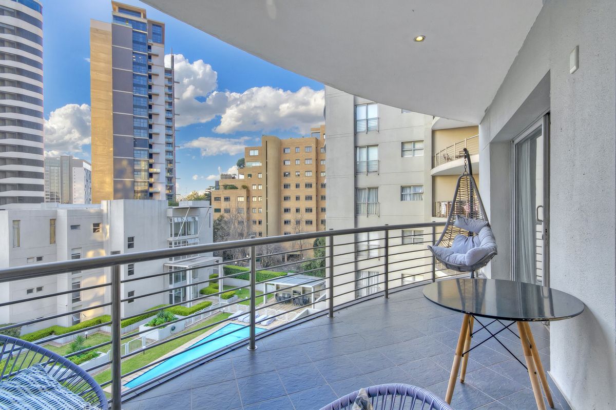 MORNINGSIDES RARE GEM  - WOW WOW -  2 BED - Photo 2