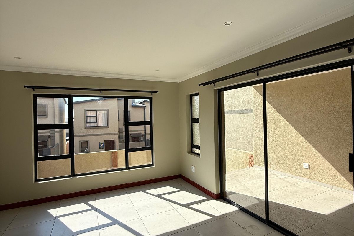 Duplex For Sale In Witbank - Photo 3