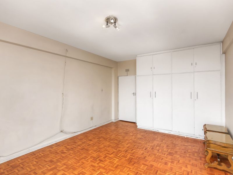 PERFECT LOCK UP AND GO IN A WELL MAINTAINED COMPLEX WITH A 24 HOUR GUARD!!!! - Photo 6