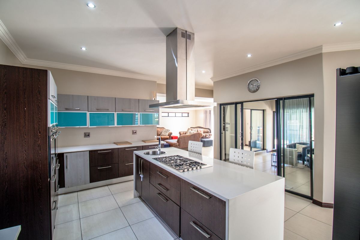 Midstream Estate - 4 bed with study in luxurious Estate - Photo 4