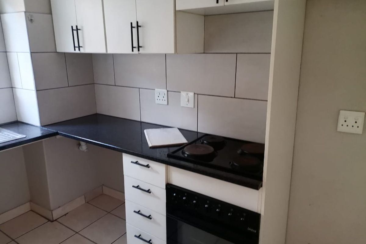 Newly Renovated Duplex - Great investment as well! - Photo 5