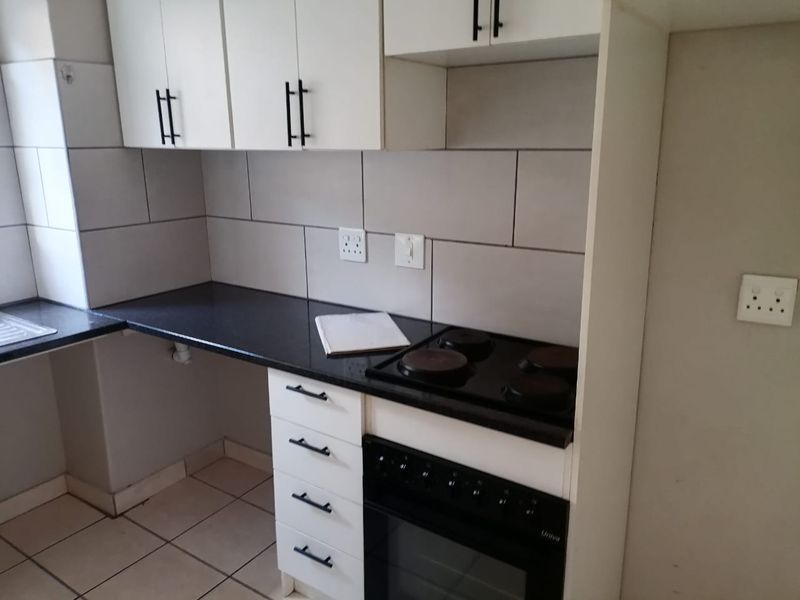 Newly Renovated Duplex - Great investment as well! - Photo 5