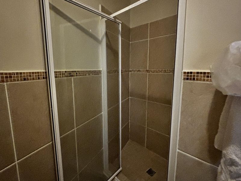 Ground incredible  floor garden unit 3 beds 3 baths - Photo 10