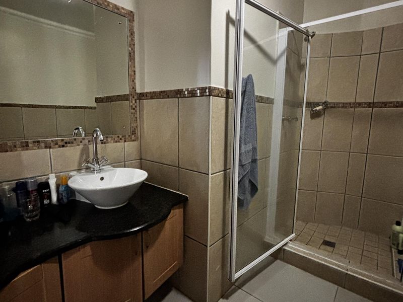 Ground incredible  floor garden unit 3 beds 3 baths - Photo 9