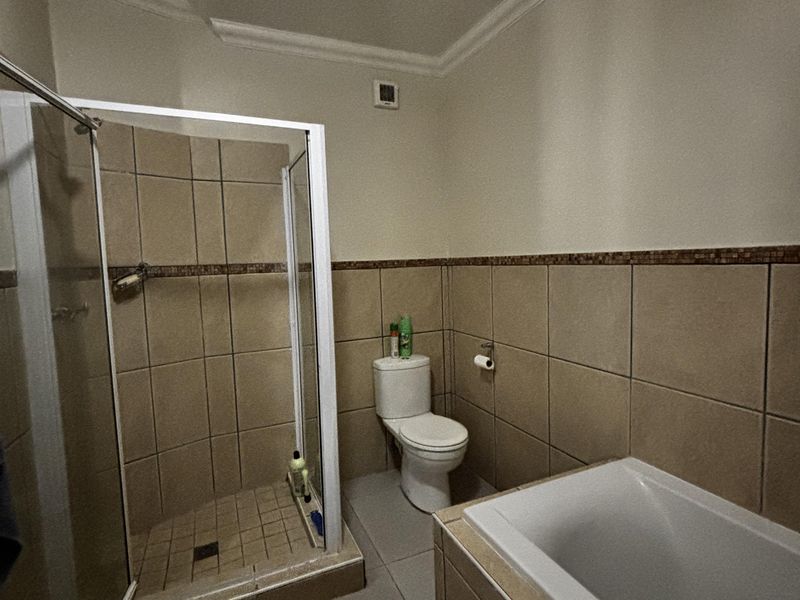 Ground incredible  floor garden unit 3 beds 3 baths - Photo 8