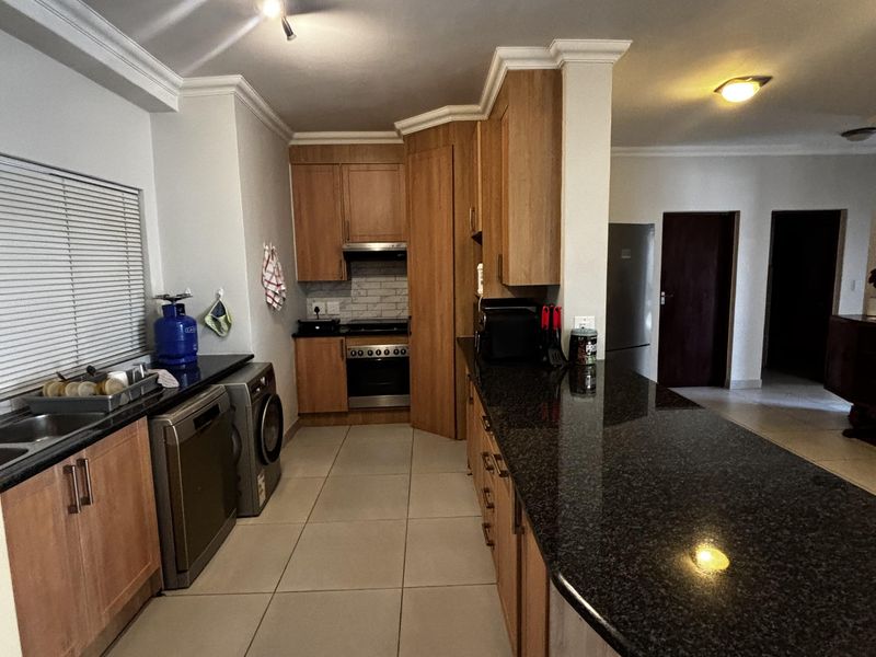 Ground incredible  floor garden unit 3 beds 3 baths - Photo 7