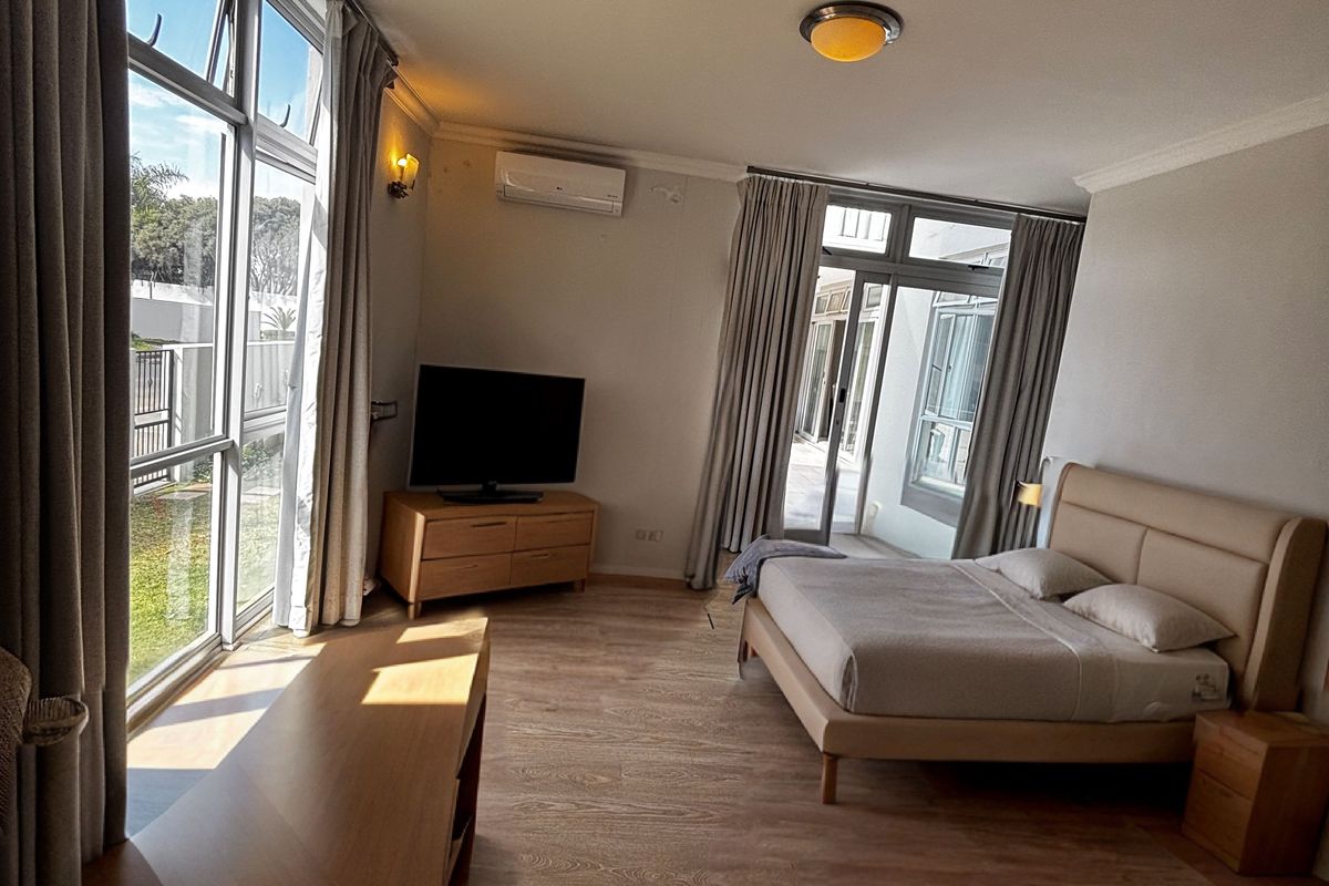 Ground incredible  floor garden unit 3 beds 3 baths - Photo 2