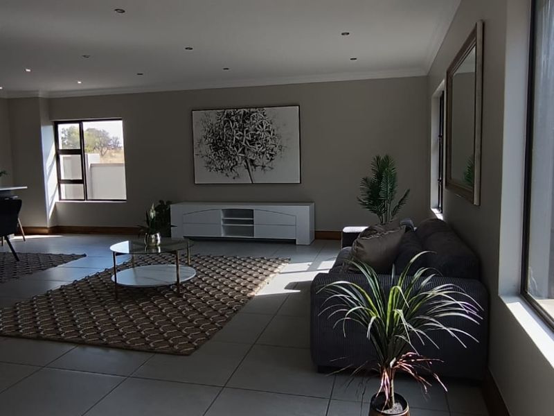 Modern 3-Bedroom Home with Scenic Mountain Views - Photo 3