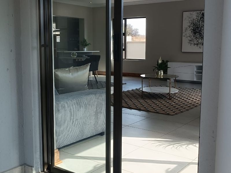 Modern 3-Bedroom Home with Scenic Mountain Views - Photo 6