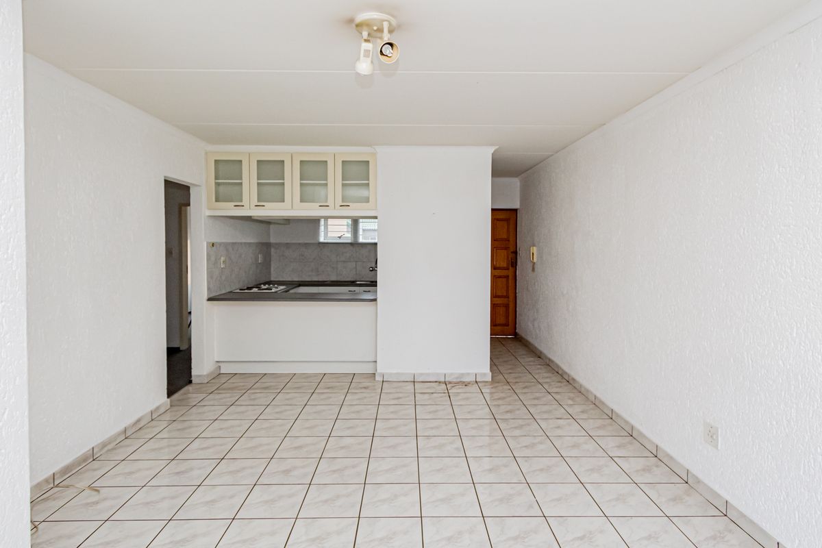 3 Bedroom 2 Bathroom Apartment For Sale in Winchester Hills with Amazing views! - Photo 3