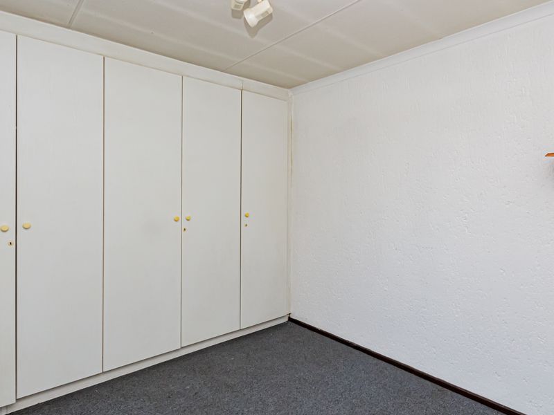 3 Bedroom 2 Bathroom Apartment For Sale in Winchester Hills with Amazing views! - Photo 10