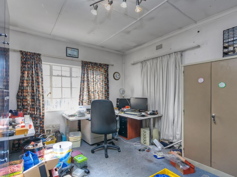 Massive Corner stand -Location ,Size and Potential! - Photo 7