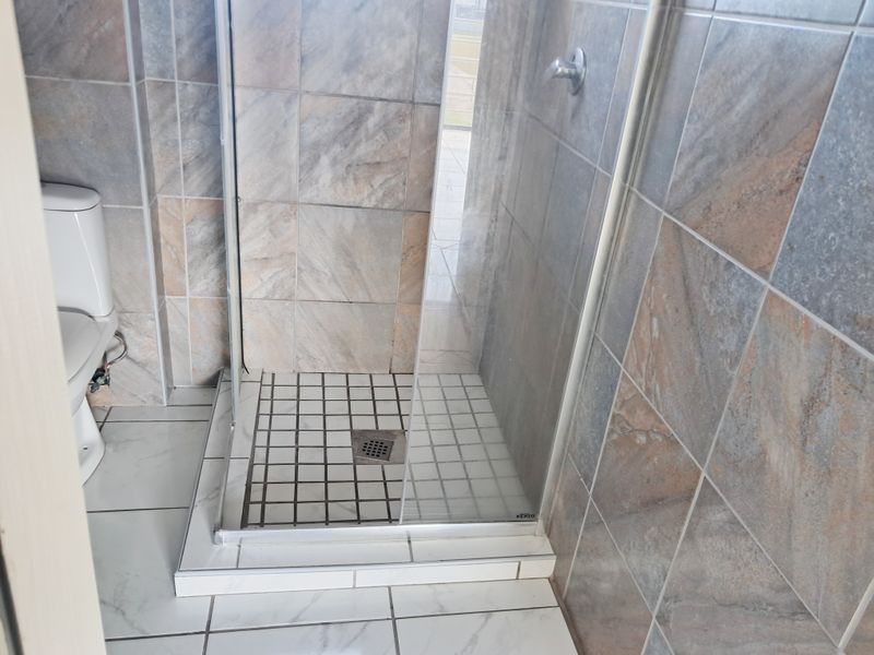 PARSONSVLEI 2 BED 1 BATH HOUSE WITH PARKING FOR RENT - Photo 7