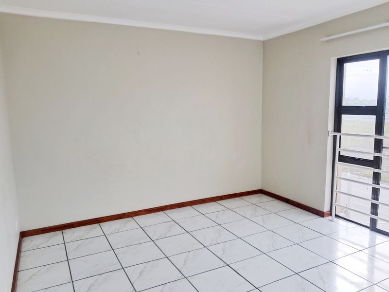 PARSONSVLEI 2 BED 1 BATH HOUSE WITH PARKING FOR RENT - Photo 6