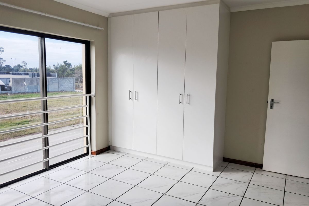 PARSONSVLEI 2 BED 1 BATH HOUSE WITH PARKING FOR RENT - Photo 5