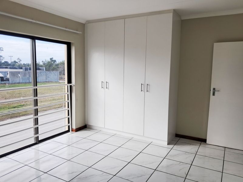 PARSONSVLEI 2 BED 1 BATH HOUSE WITH PARKING FOR RENT - Photo 5