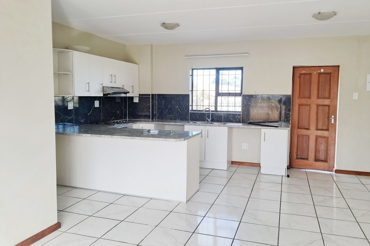 PARSONSVLEI 2 BED 1 BATH HOUSE WITH PARKING FOR RENT - Photo 2